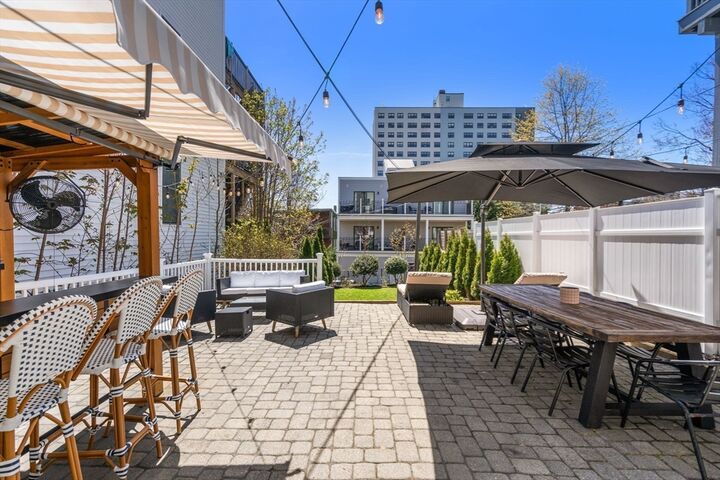 Property Photo:  413 E 7th St 1  MA 02127 