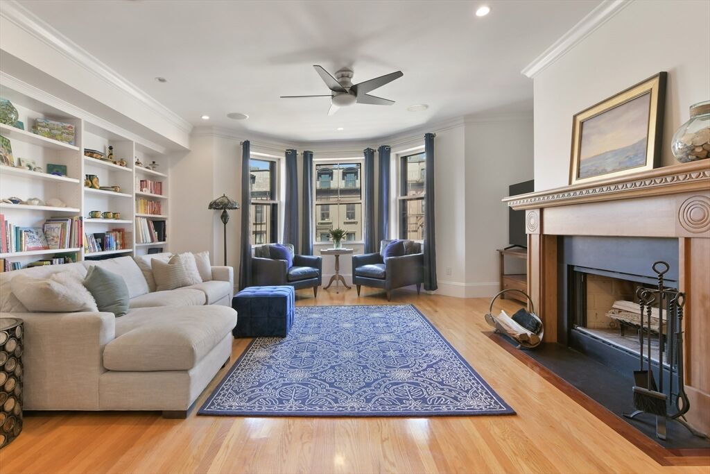 Property Photo:  249 Beacon St Ph  MA 02116 