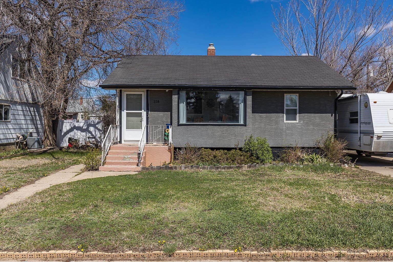 Property Photo:  228 11 Street SW  AB T1A 4S4 