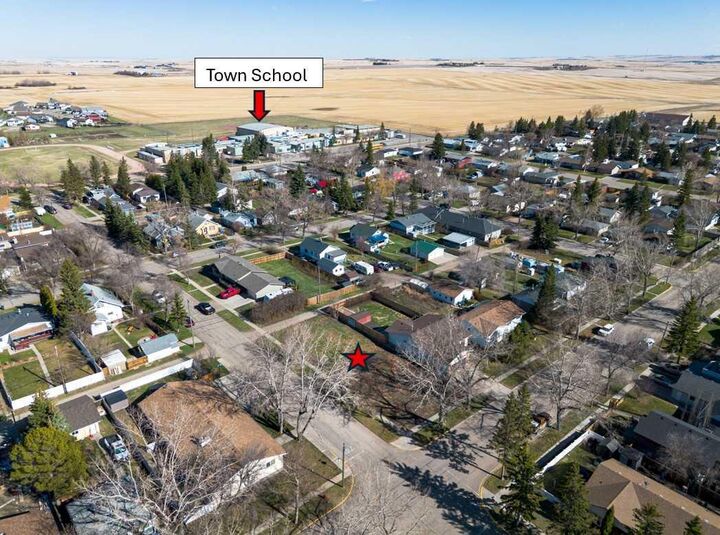 Property Photo:  304 4 Avenue SE  AB T0M 2A0 