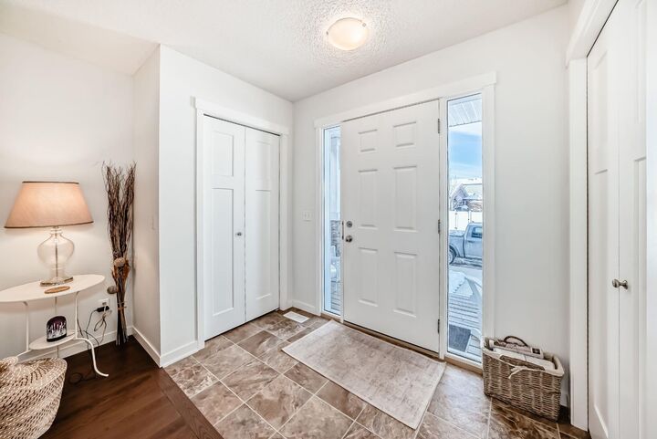 Property Photo:  304 Willow Street  AB T4C 0Y9 