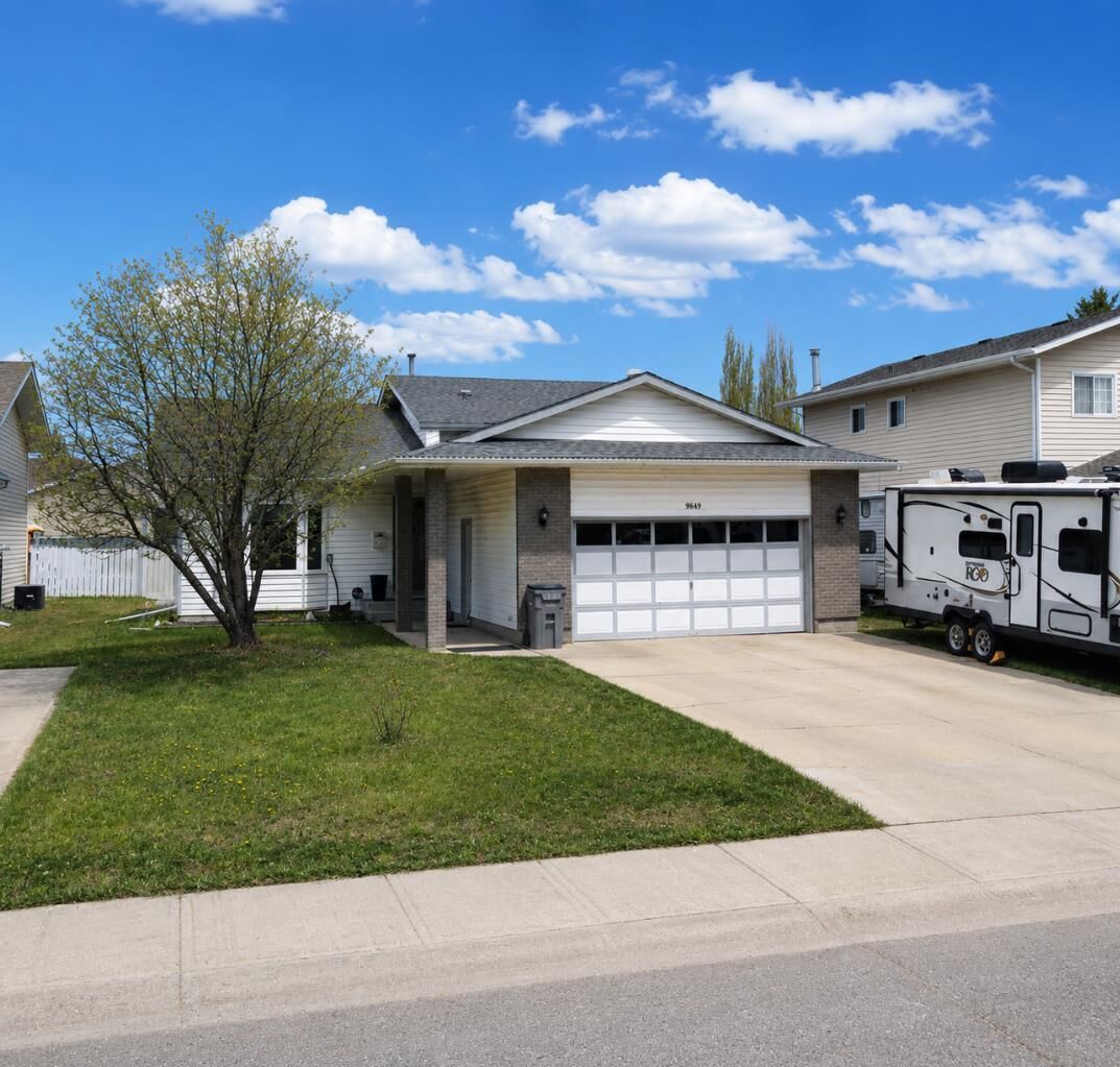 Property Photo:  9649 72 Avenue  AB T8V 6P5 