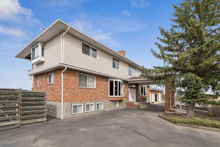 Property Photo: 7 Willow Vale AB T2P 3G7