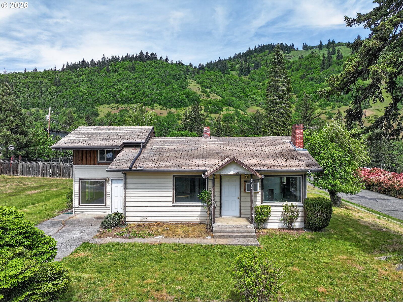 Property Photo:  782 NE Center St  WA 98672 