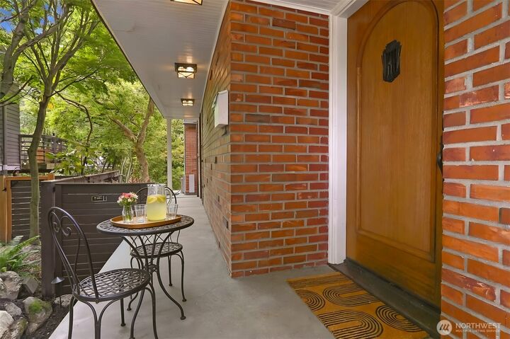 Property Photo:  2430  Lorentz Place N  WA 98109 