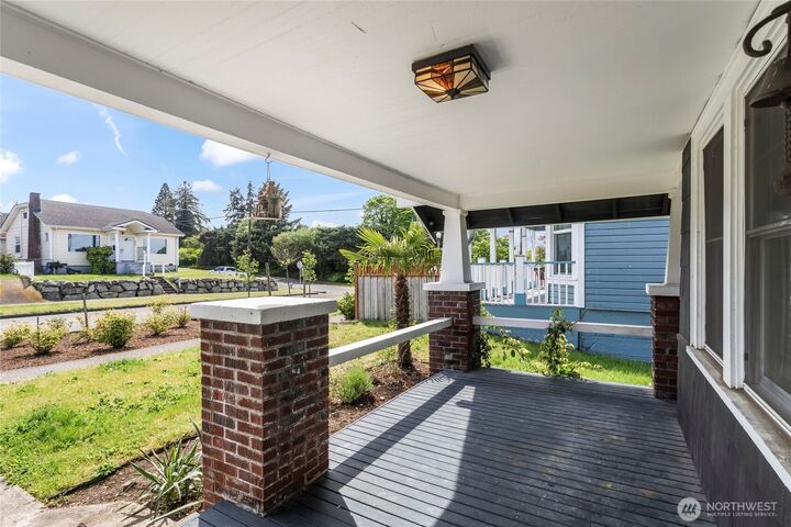 Property Photo:  405 E 34th Street  WA 98404 