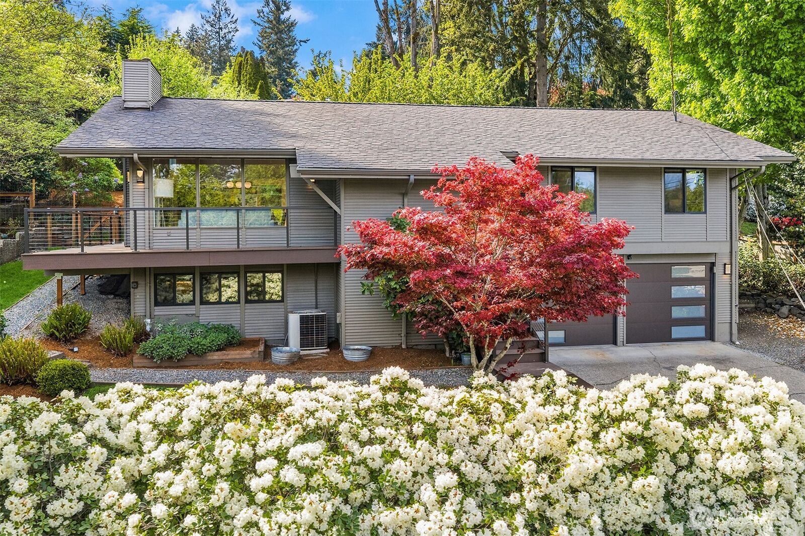 Property Photo:  7231  91st Place SE  WA 98040 
