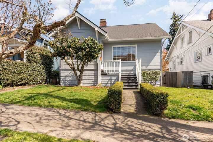 Property Photo:  4814  36th Avenue NE  WA 98105 