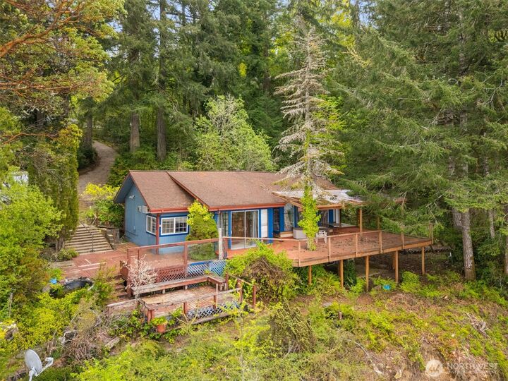 Property Photo:  6105  Elizan Drive NW  WA 98502 