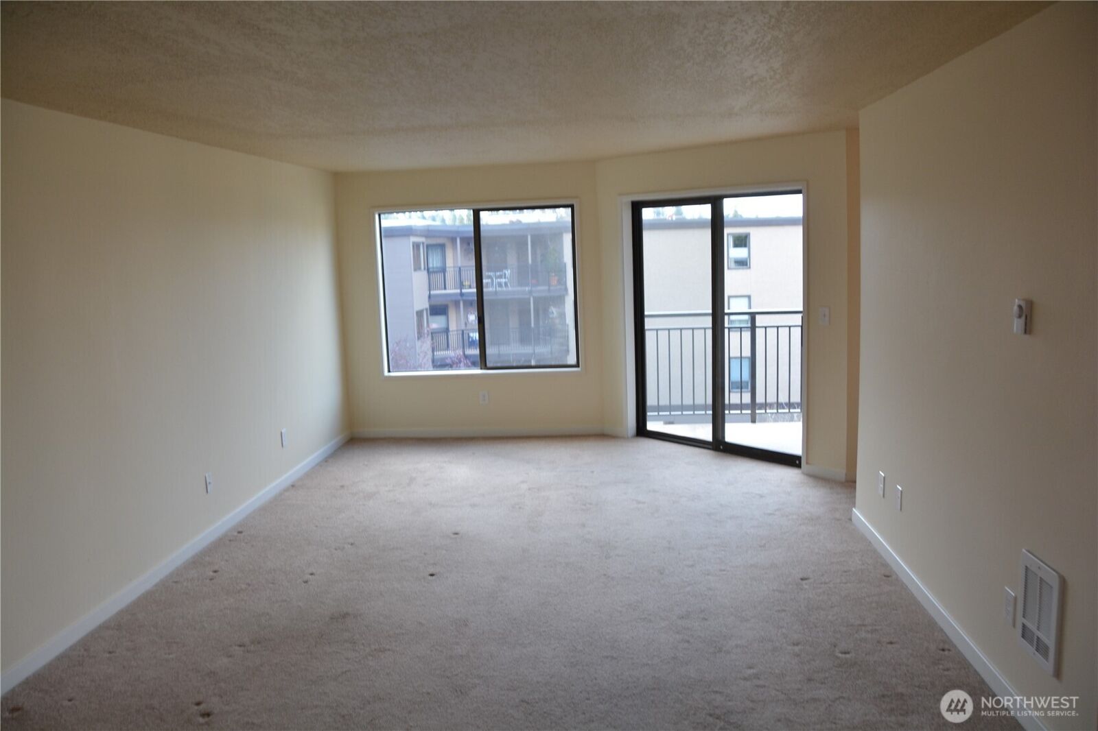 Property Photo:  1070  5th Avenue S 307  WA 98020 