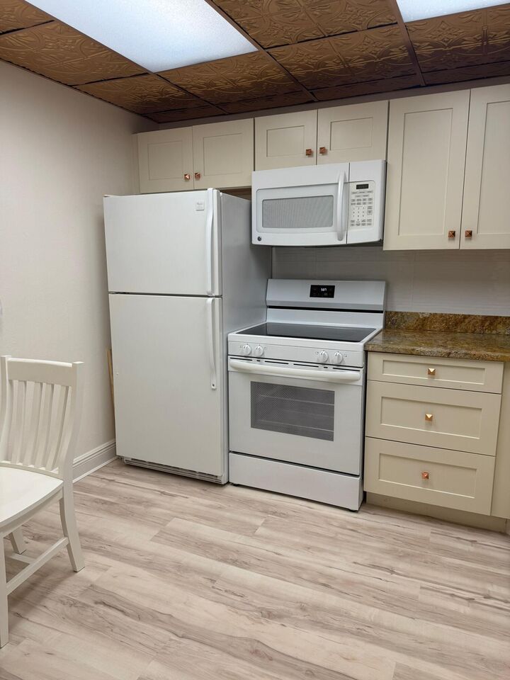 Property Photo:  2601 NE 3rd Court 202  FL 33435 
