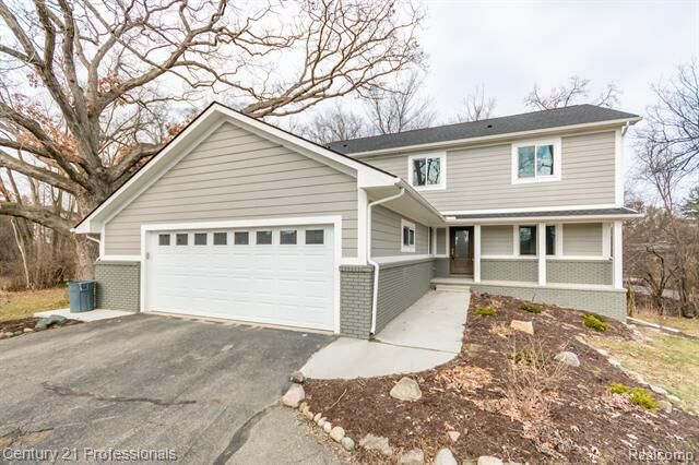 Property Photo:  4080 Fairlane Drive  MI 48301 