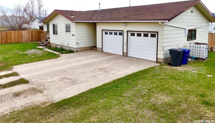 Property Photo:  701 1st Street  SK S0G 2E0 