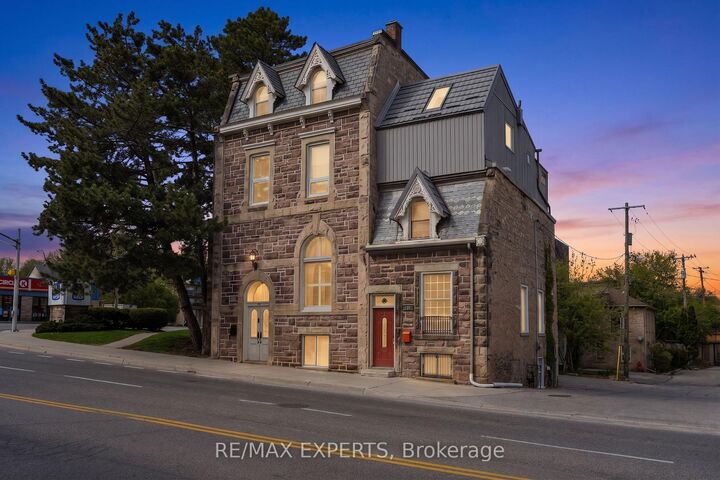 130 St David Street S — photo 1