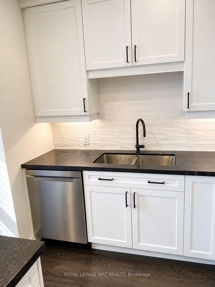 Property Photo: 118 West Street 604 ON L3K 4C9
