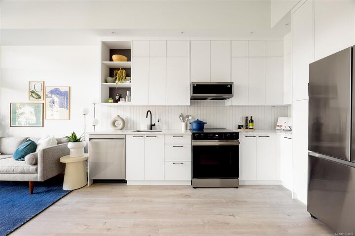 Property Photo:  1075 Tillicum Rd 206  BC V9A 2A4 