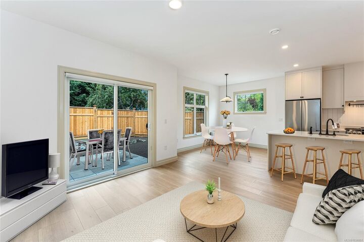 Property Photo: 3098 Washington Ave #3 BC V9A 0J5