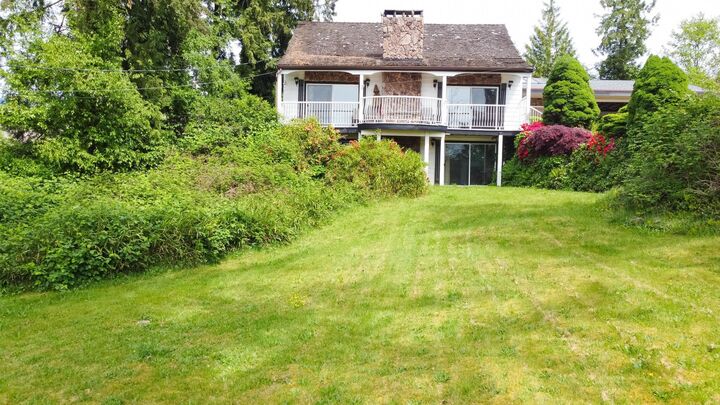 Property Photo: 3417 E Roxton Avenue BC V3B 7M9