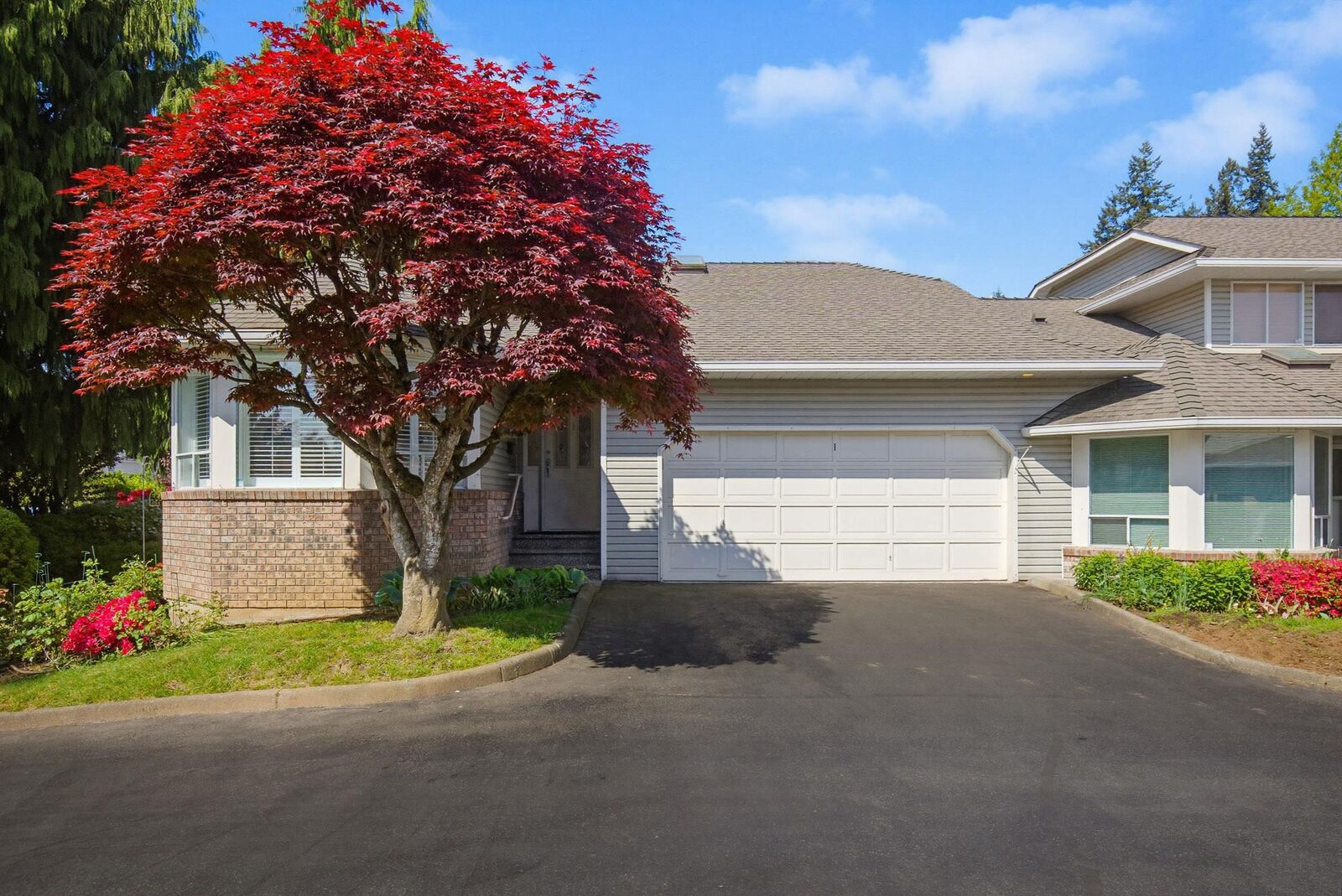 Property Photo: 32615 Murray Avenue 1 BC V2T 4T8