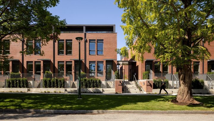 810 W 37th Avenue — photo 1