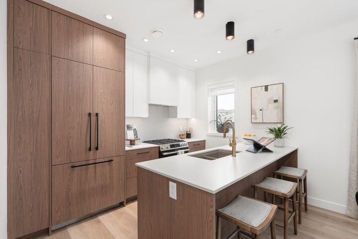 Property Photo: 2240 E 40th Avenue 1 BC V5P 1J5