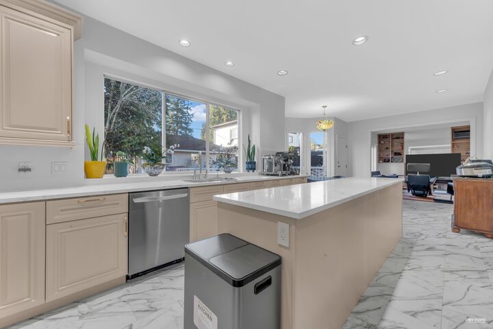 6835 Heather Street — photo 1