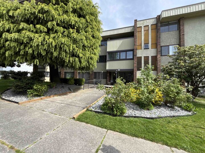 Property Photo: 1320 Fir Street 201 BC V4B 4B2