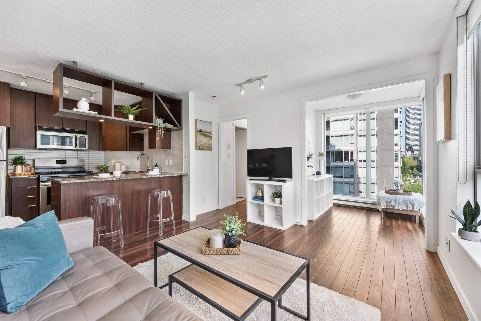 Property Photo:  1010 Richards Street 1002  BC V6B 1G2 