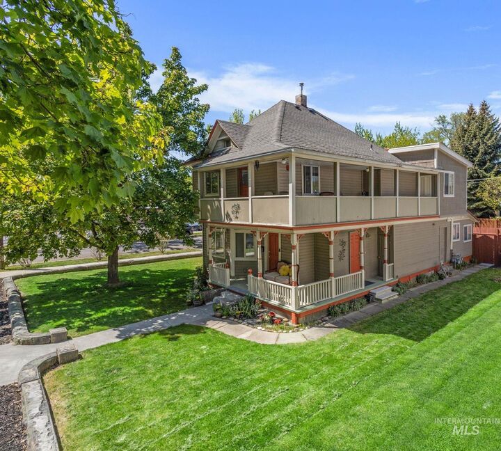 Property Photo:  1101 N 8th Street  ID 83702 