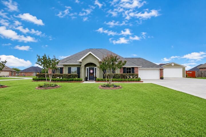Property Photo:  203 Millstone Dr  LA 70301 