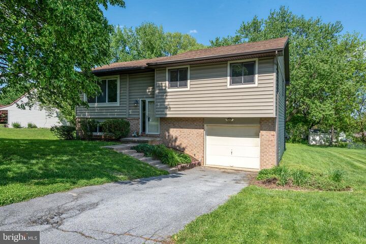 Property Photo:  3807 Hillcrest Drive  PA 17512 