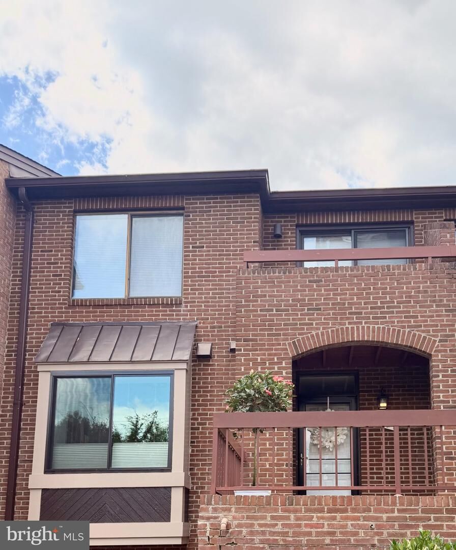 Property Photo:  5229 King Charles Way 1-6  MD 20814 