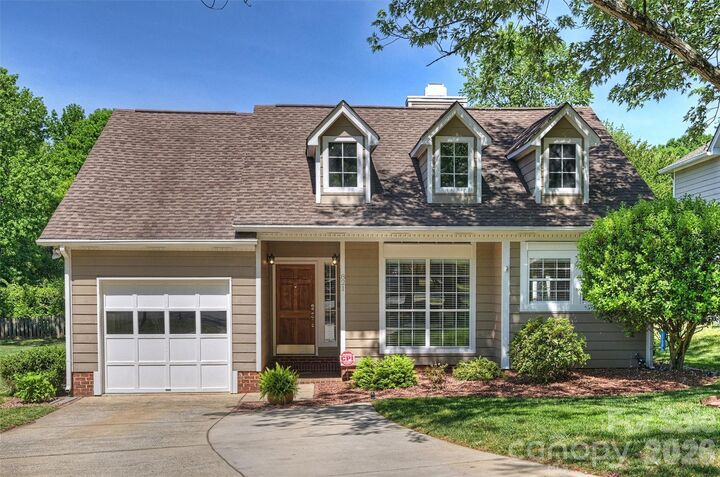 Property Photo:  821 Mill Run Drive  NC 28209 