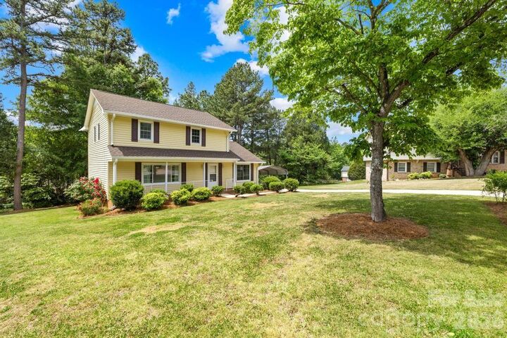 Property Photo:  9 Post Oak Place  NC 28147 