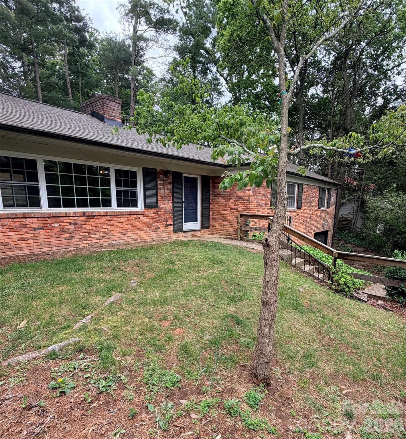 Property Photo:  24 Warwick Place  NC 28804 