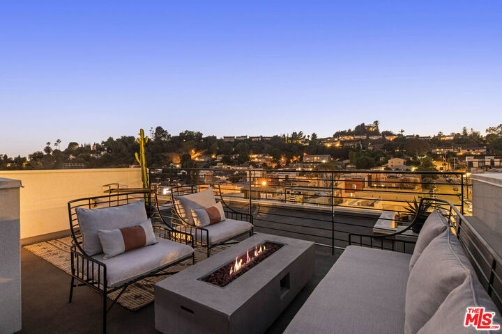Property Photo:  2152 Clifford St  CA 90026 