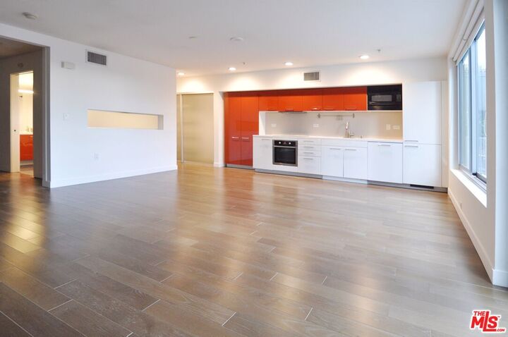 Property Photo:  901 S Flower St  CA 90015 