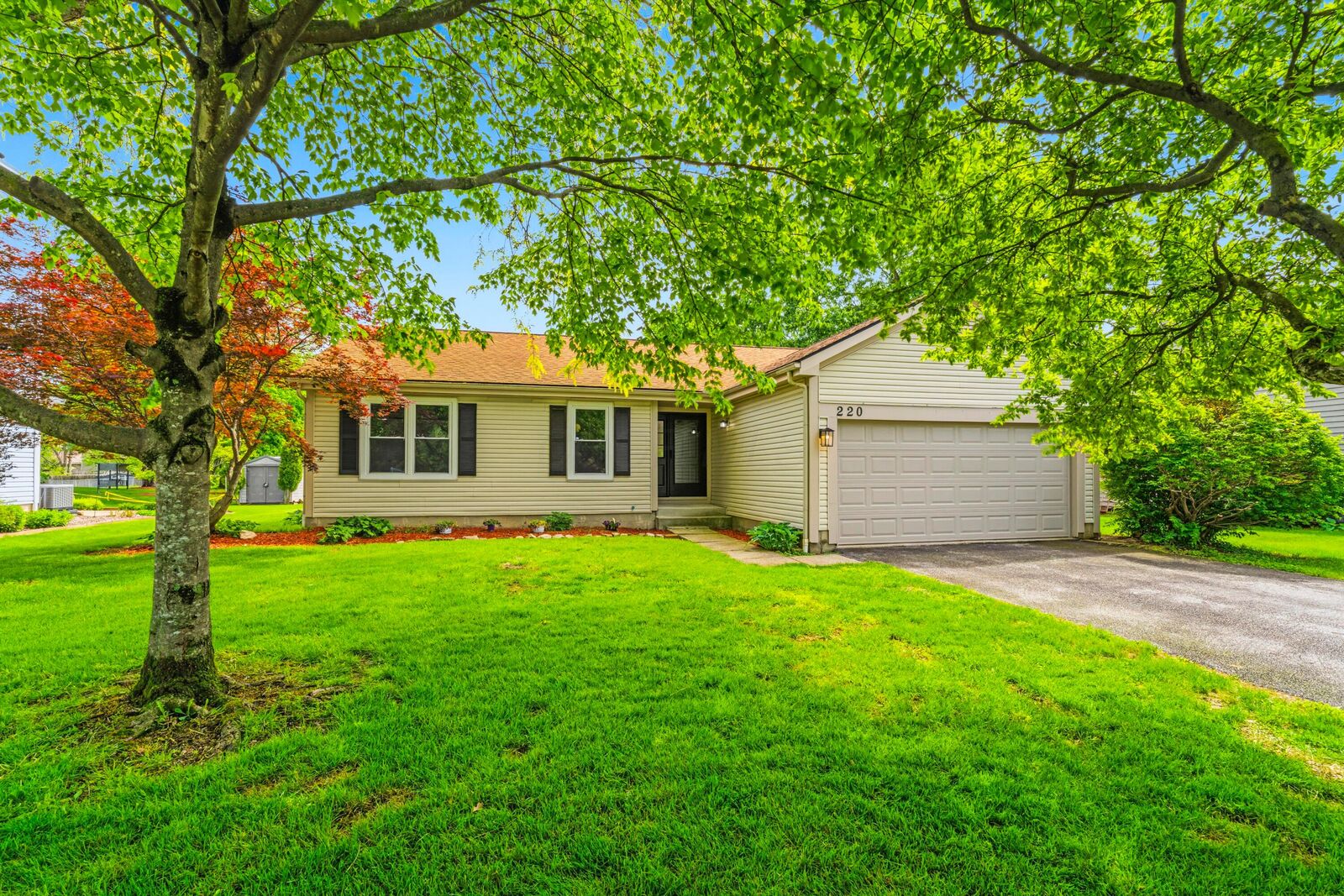 Property Photo:  220 Rugby Lane  OH 43230 