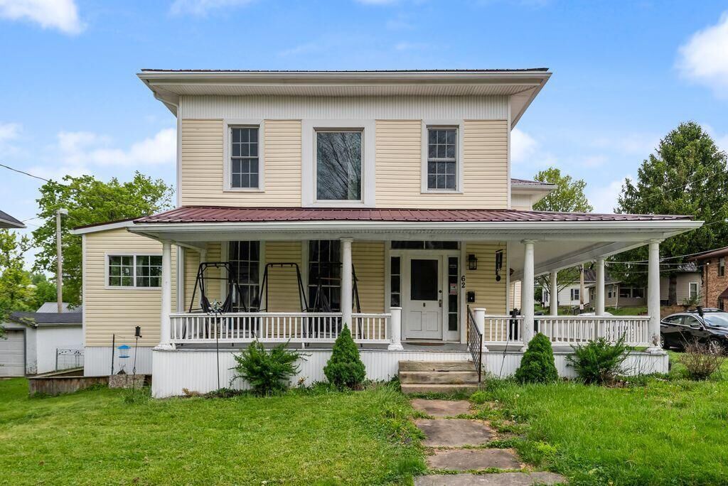 Property Photo:  62 E North Street  OH 43338 