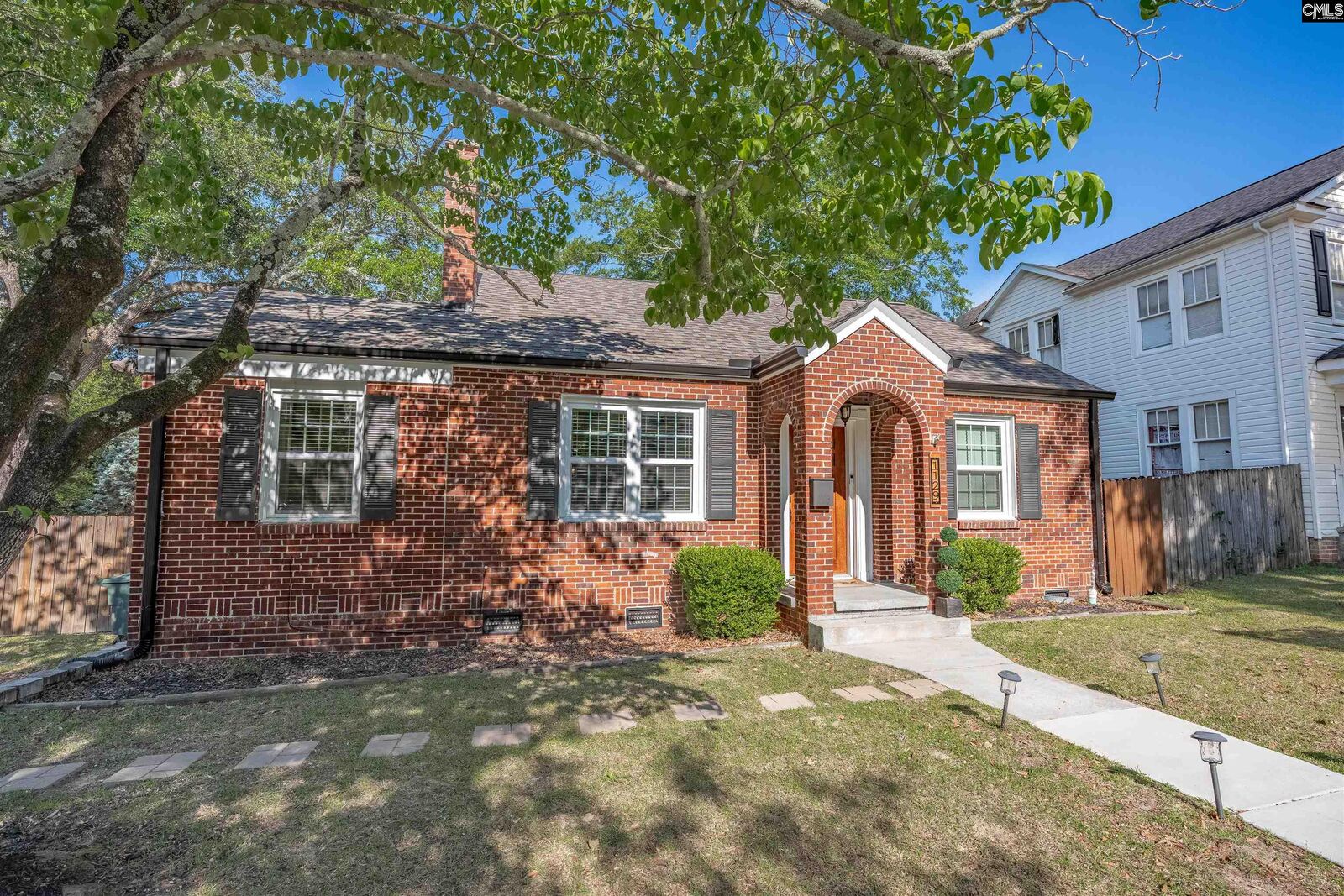 Property Photo:  1129 Woodrow  SC 29205-1224 