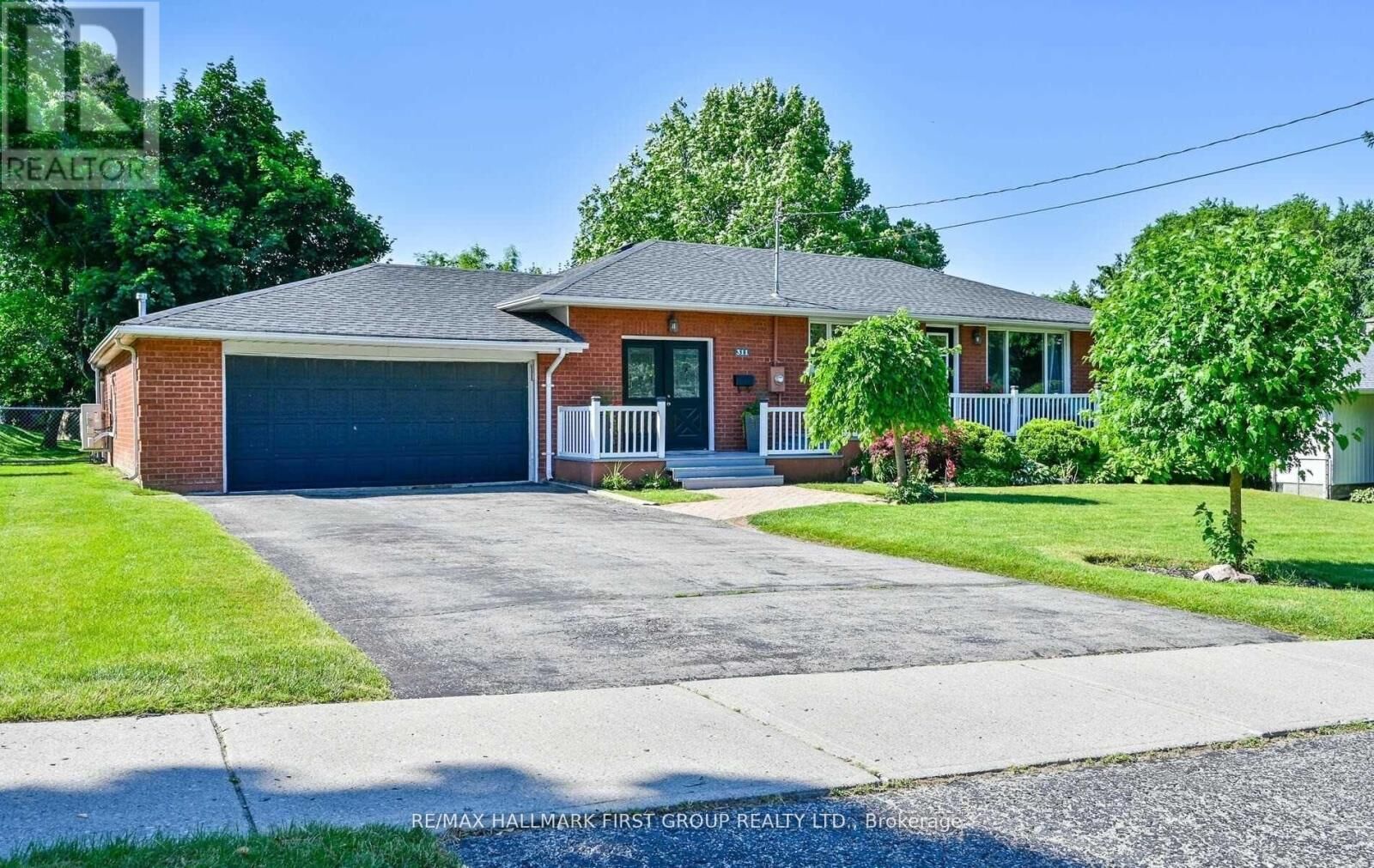 Property Photo:  311 Frederick Street  ON L1N 3T5 