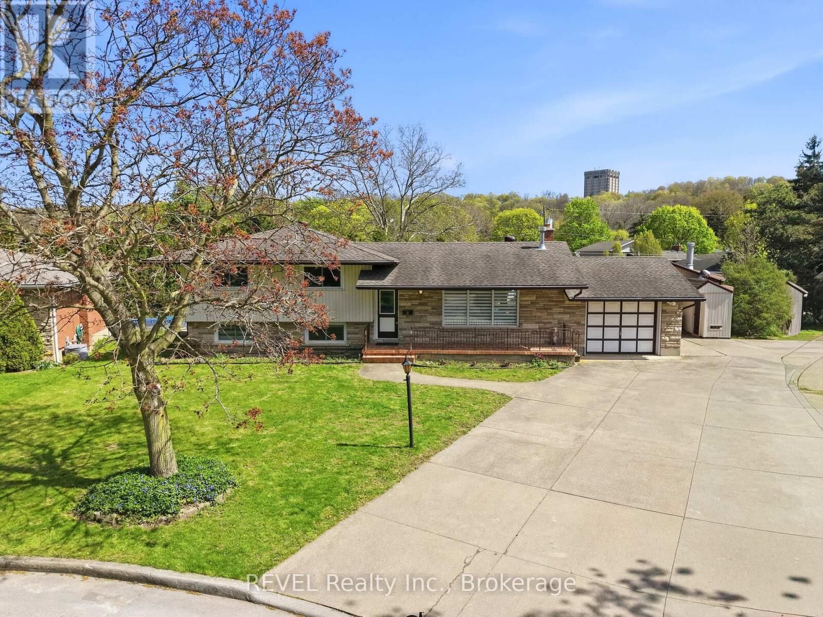 Property Photo:  8 Fernwood Terrace  ON L2T 3W5 