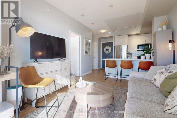 Property Photo:  8 Trent Avenue 821  ON M4C 0A6 