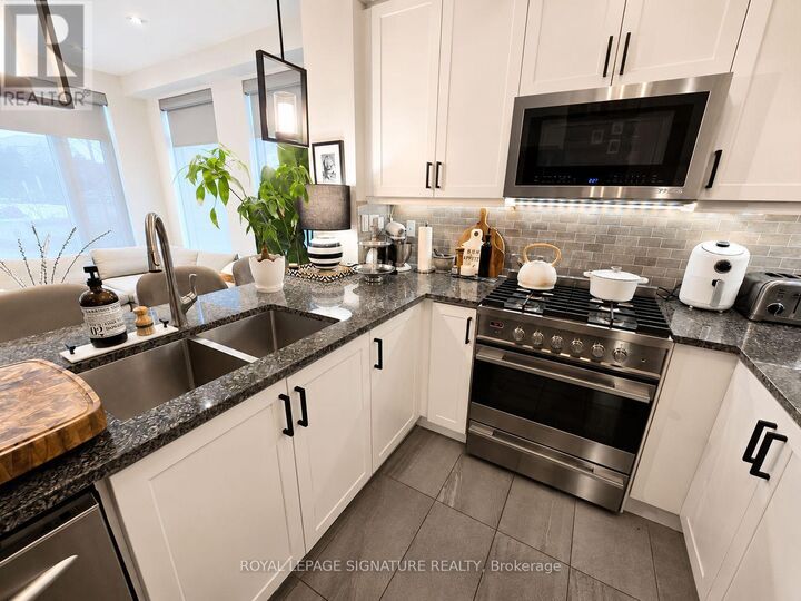 Property Photo:  35 Applewood Lane 50  ON M9C 0C1 