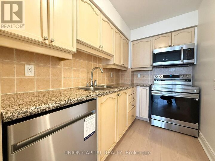 Property Photo:  80 Harrison Garden Boulevard 825  ON M2N 7E3 