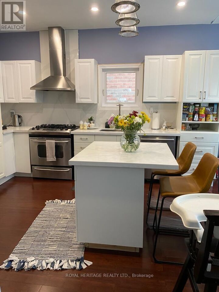 Property Photo:  17 Hoodgate Drive  ON L1R 2M8 