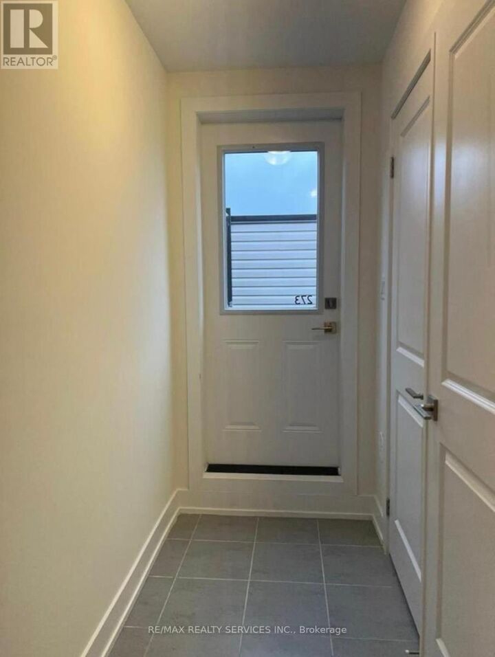 Property Photo:  9 Phelps Lane 12  ON L4E 1J4 