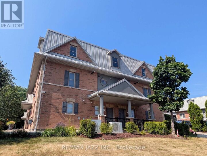 Property Photo:  770 King Street East 202  ON L1H 1G9 