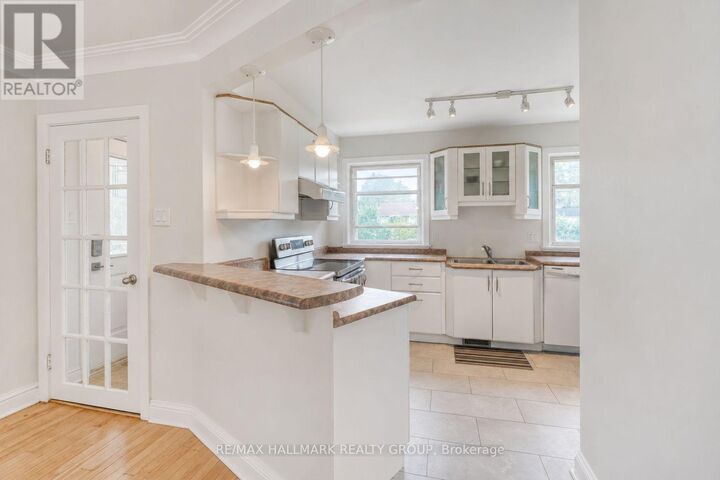Property Photo:  223 Sanford Avenue  ON K2C 0G1 