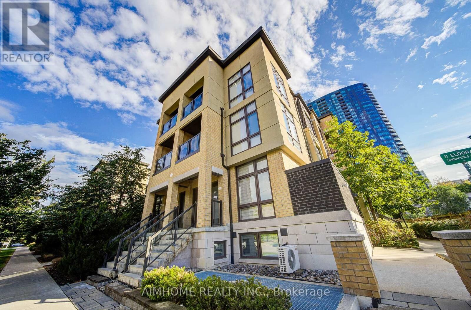 Property Photo:  11 Eldora Avenue 6  ON M2M 1R3 